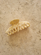 Load image into Gallery viewer, Marble Claw Clip
