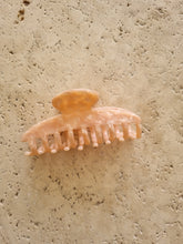 Load image into Gallery viewer, Marble Claw Clip
