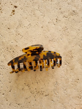 Load image into Gallery viewer, Marble Claw Clip
