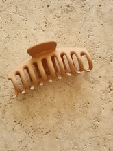 Load image into Gallery viewer, Large claw clip
