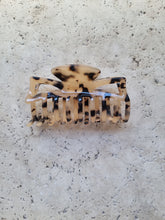 Load image into Gallery viewer, Marble Large Claw Clip
