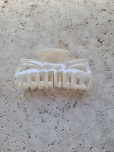 Load image into Gallery viewer, Marble Large Claw Clip
