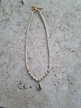 Load image into Gallery viewer, Shell necklace
