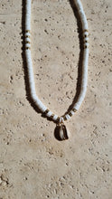 Load image into Gallery viewer, Shell necklace

