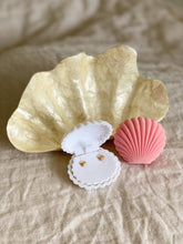 Load image into Gallery viewer, Clam Shell Trinket Box
