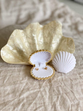 Load image into Gallery viewer, Clam Shell Trinket Box
